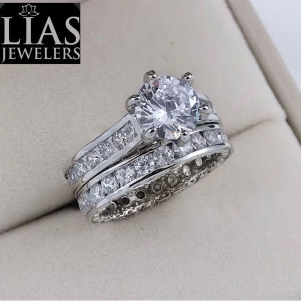 Brand New 18k White Gold Wedding Ring Set